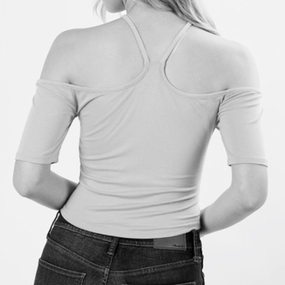 🤑5/$25🤑 Black Halter Neck Cold Shoulder Crop Top - Picture 2 of 3